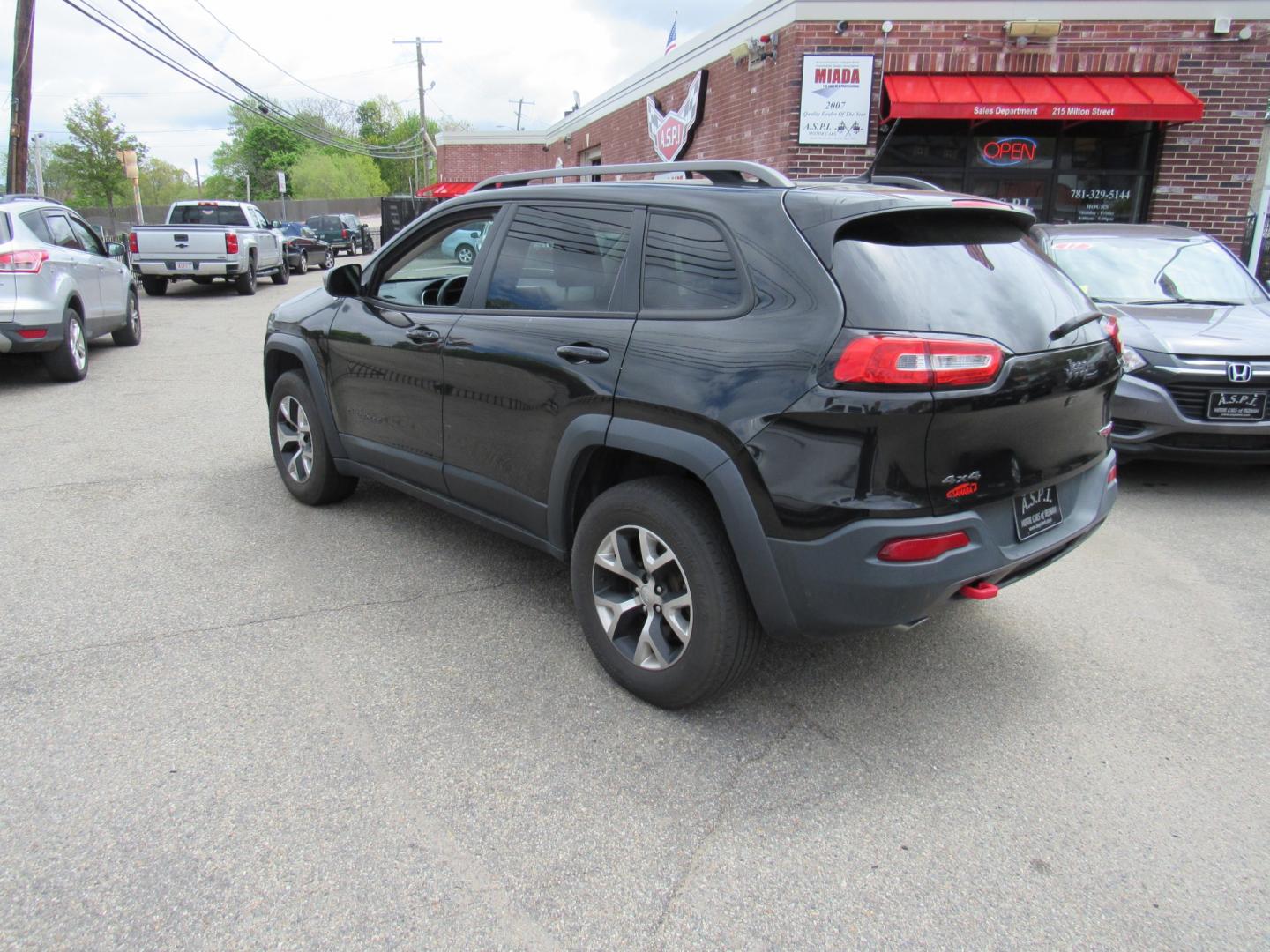 2014 BLACK /Black Jeep Cherokee Trail Hawk (1C4PJMBS0EW) , Automatic transmission, located at 215 Milton St, Dedham, MA, 02026, (781) 329-5144, 42.241905, -71.157295 - This nice compact SUV is in excellent condition.Runs like new. All ASPI Motor Cars vehicles are fully serviced before they are delivered to assure the highest quality used vehicles. Comes with a 3/3 warranty included in the price. Call for details. Prices on all vehicles do not include $299.95 - Photo#4